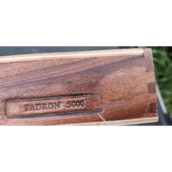 Padrón Series 5000 Cigar Box – Handcrafted Nicaraguan Cedar Wood Collectible - Picture 5 of 9